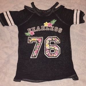 Shoulder cut t shirt black